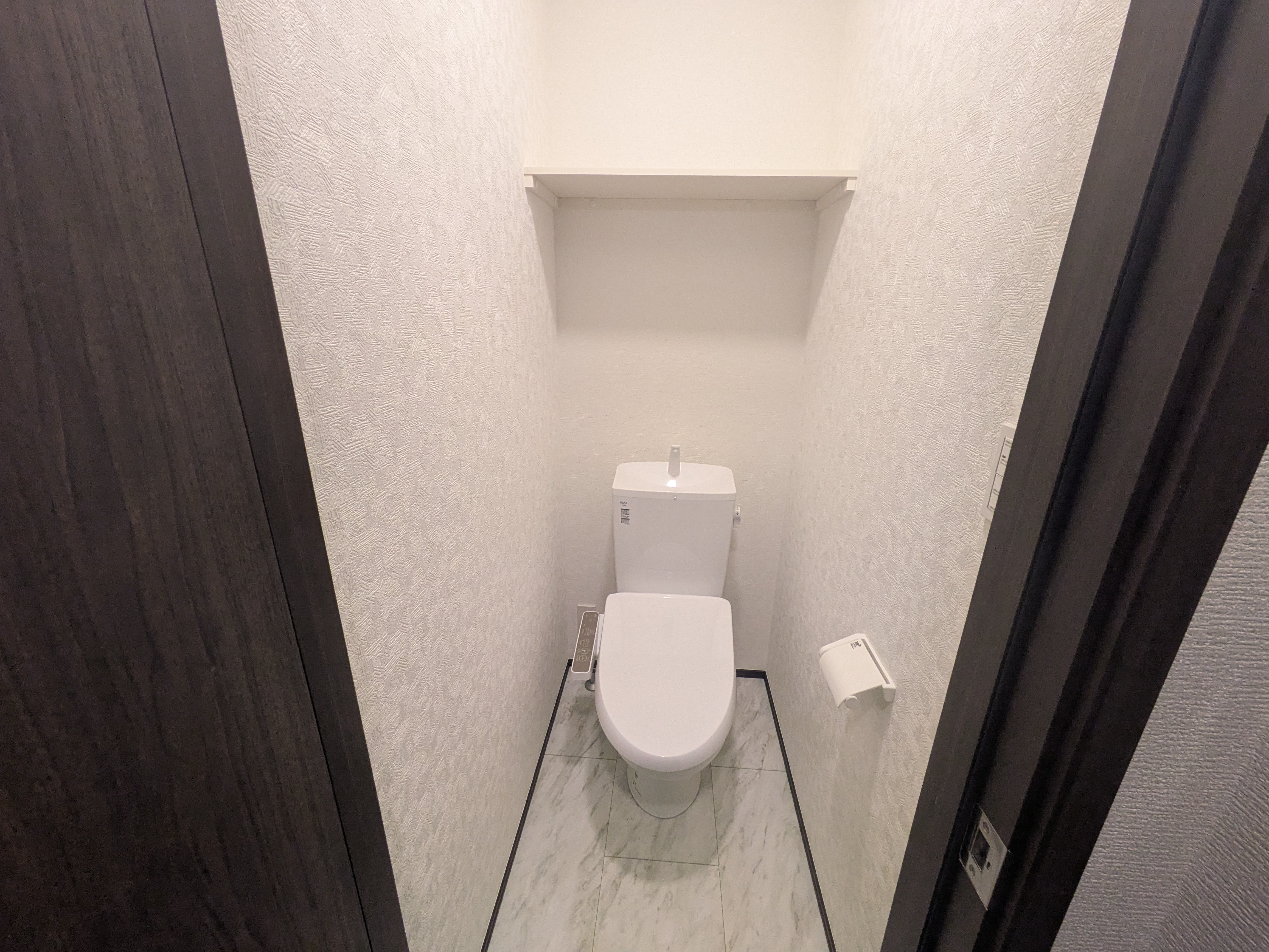 トイレはシャワートイレ付き loading=