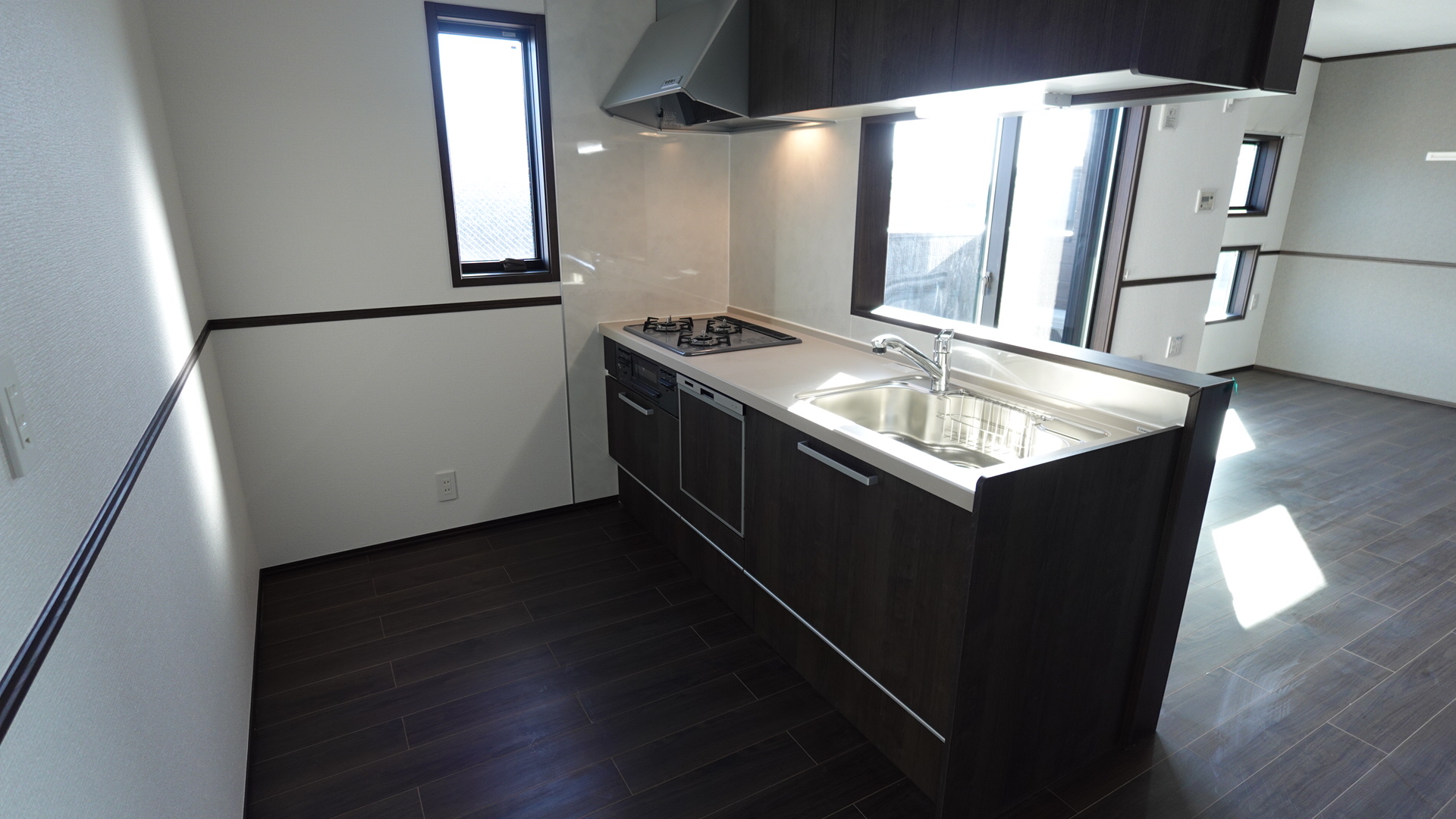 食洗機付きのシステムキッチン
 loading=