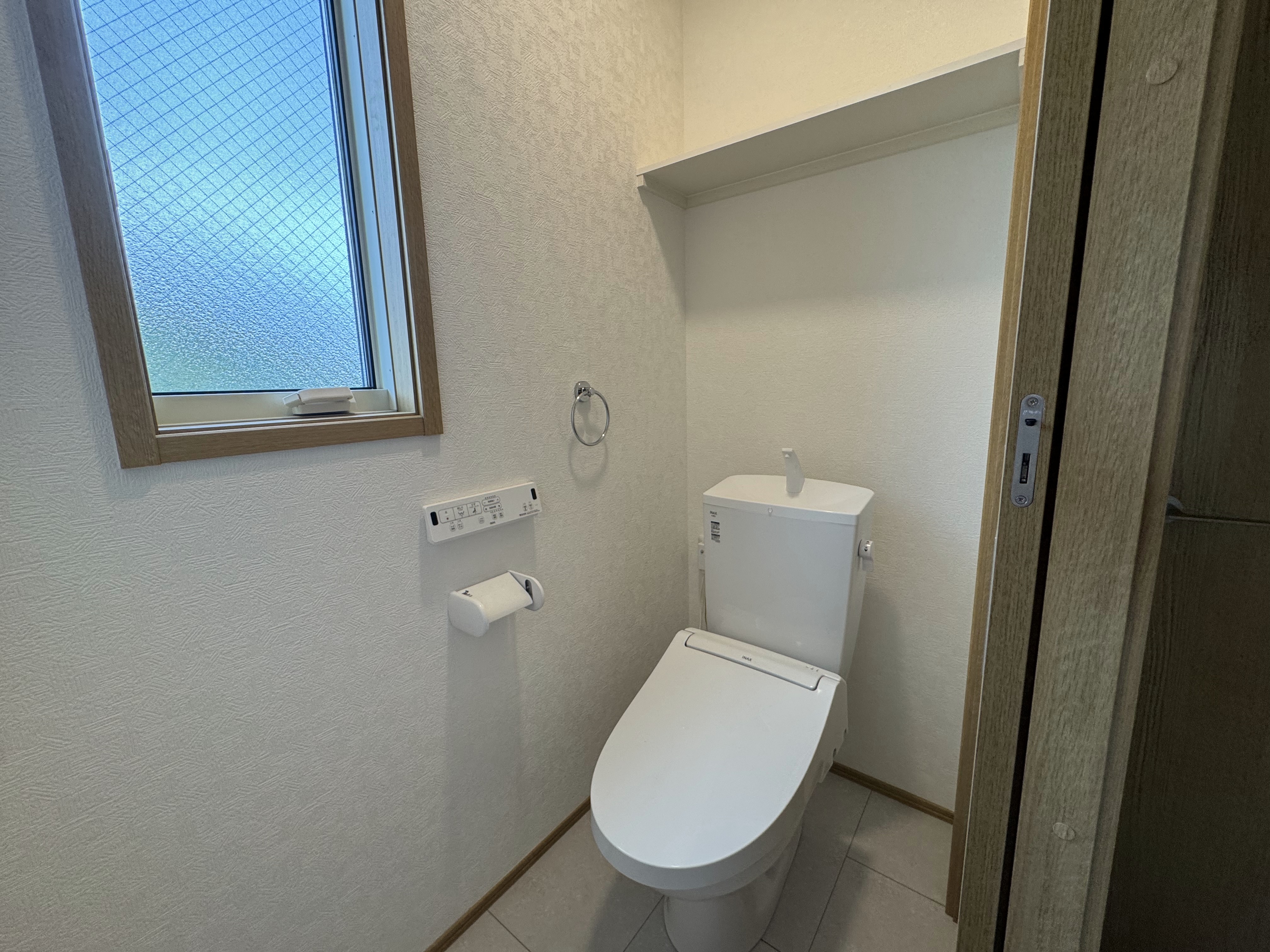 シャワートイレ付き loading=