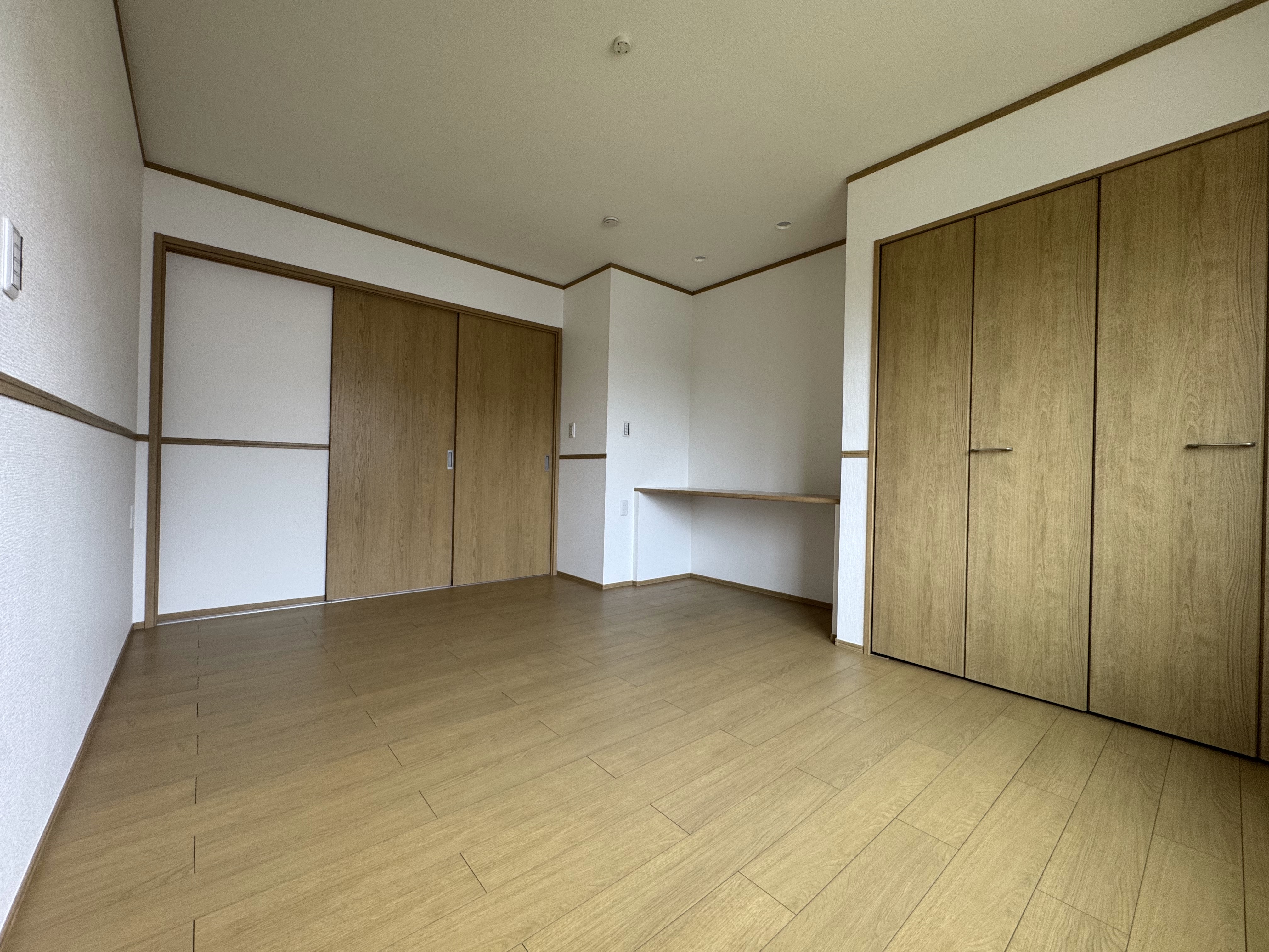 LDKと続き間としても活用できる寝室スペース loading=