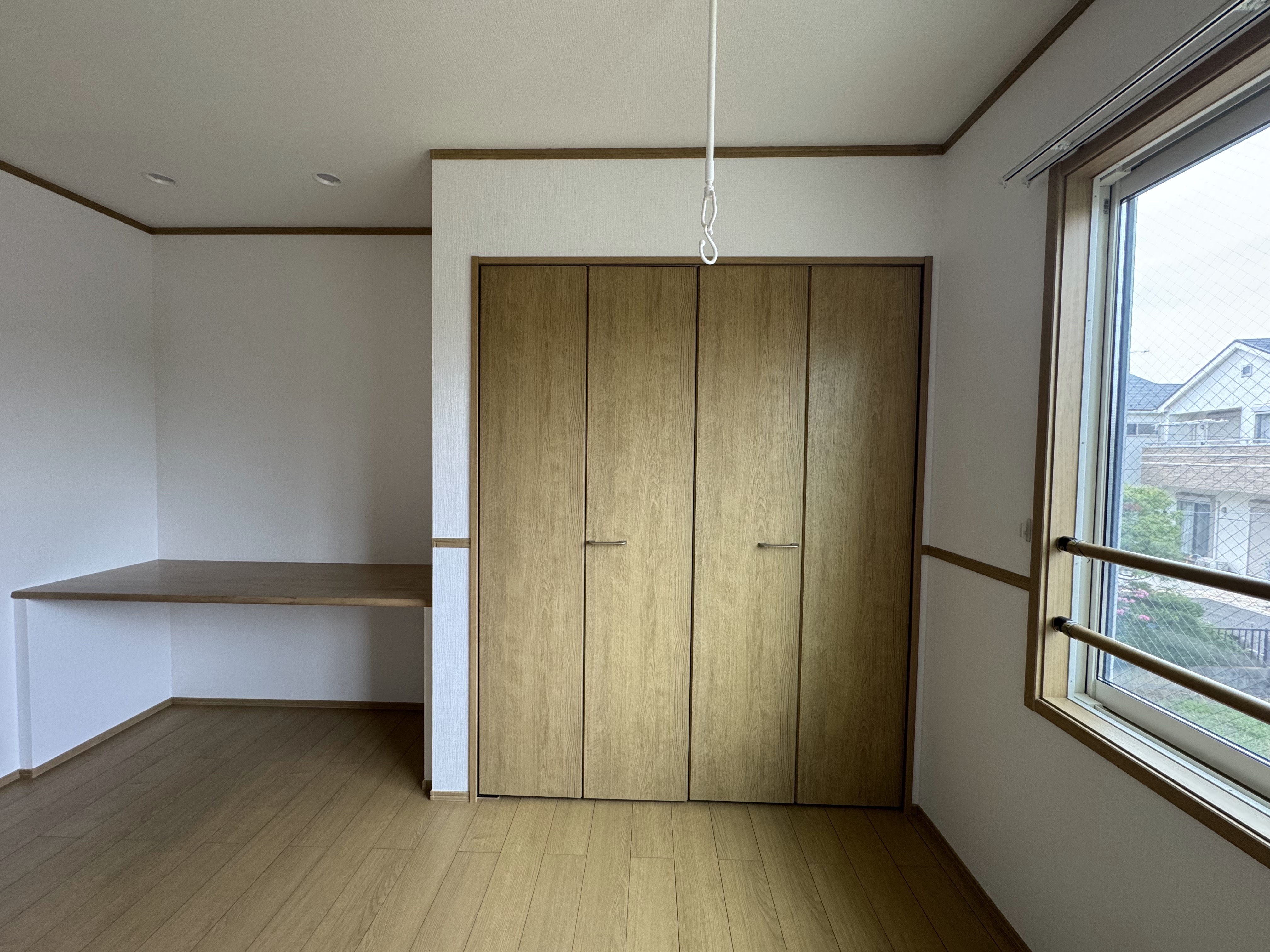 寝室にある収納スペース loading=