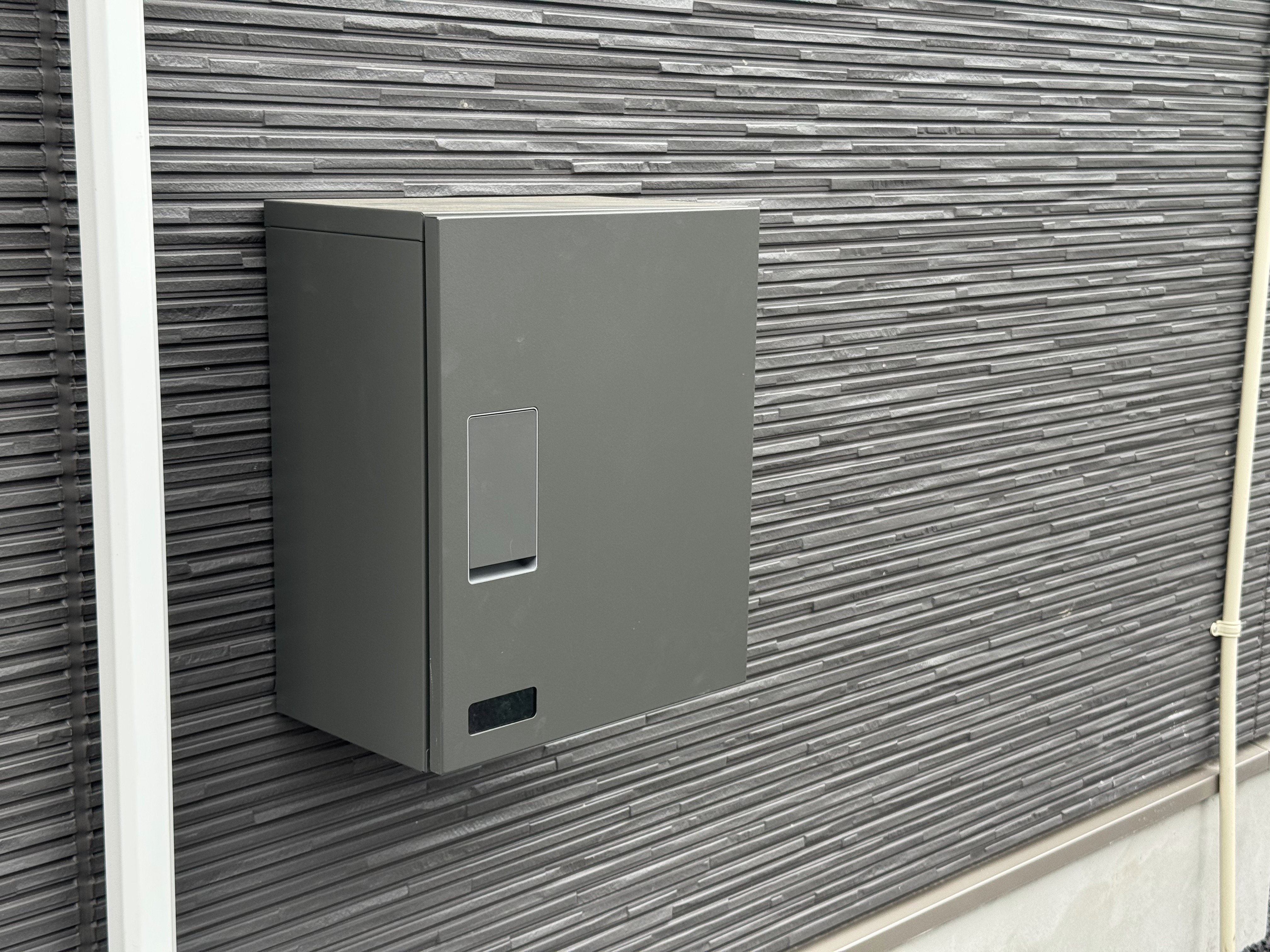 ネット社会の必需品の個別宅配ボックス付き loading=