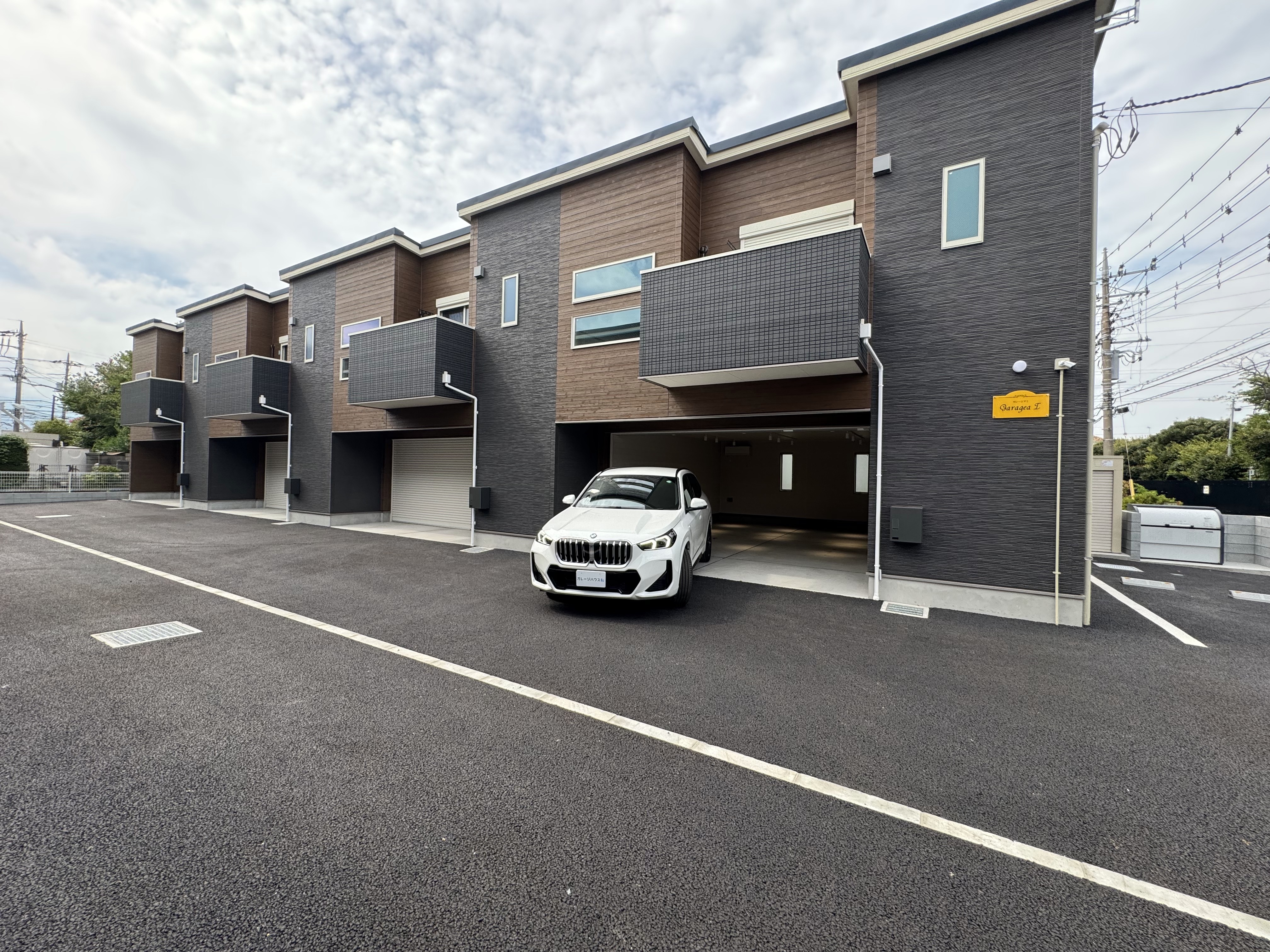 神奈川県厚木市のガレージハウス「GarageaⅠ（ガレージアⅠ）」の外観③ loading=