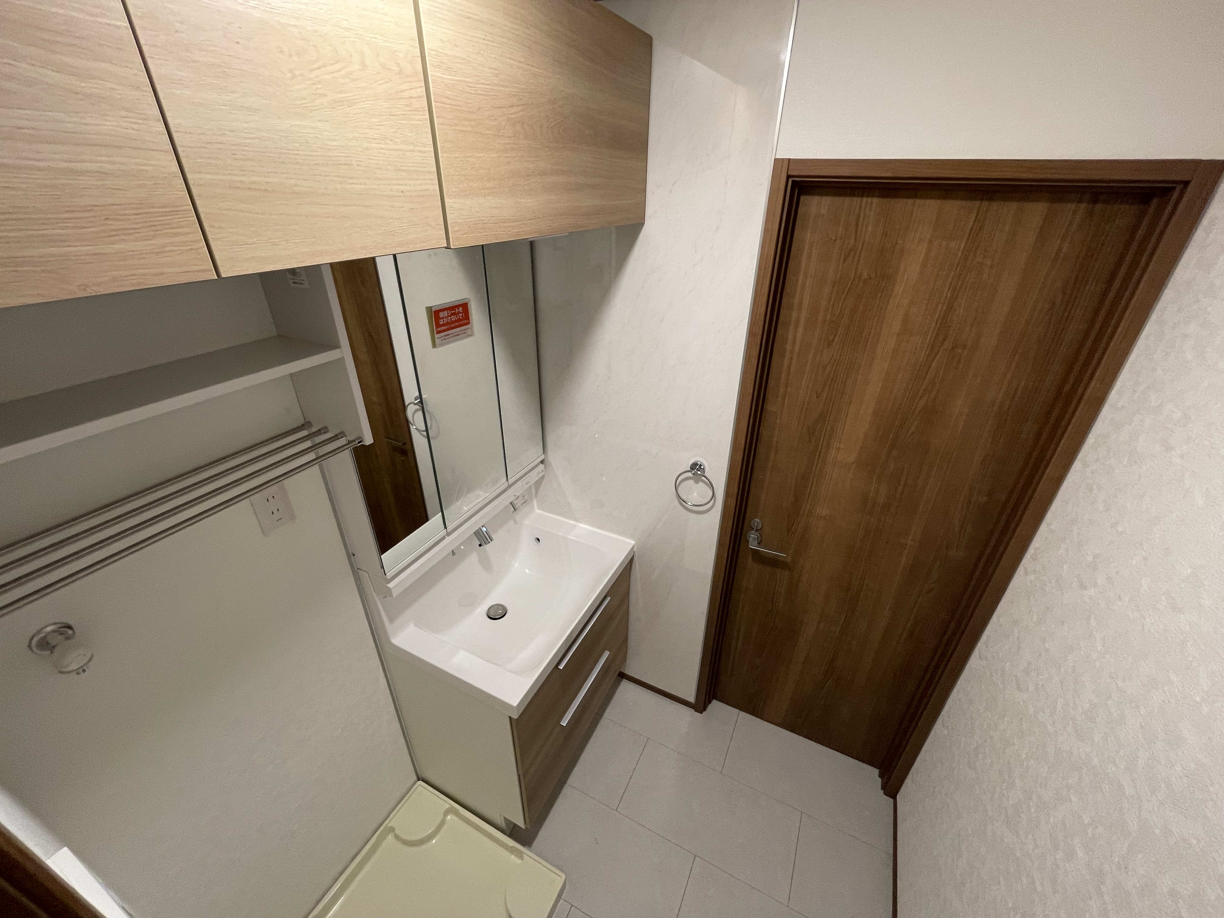 収納豊富な洗面スペース loading=