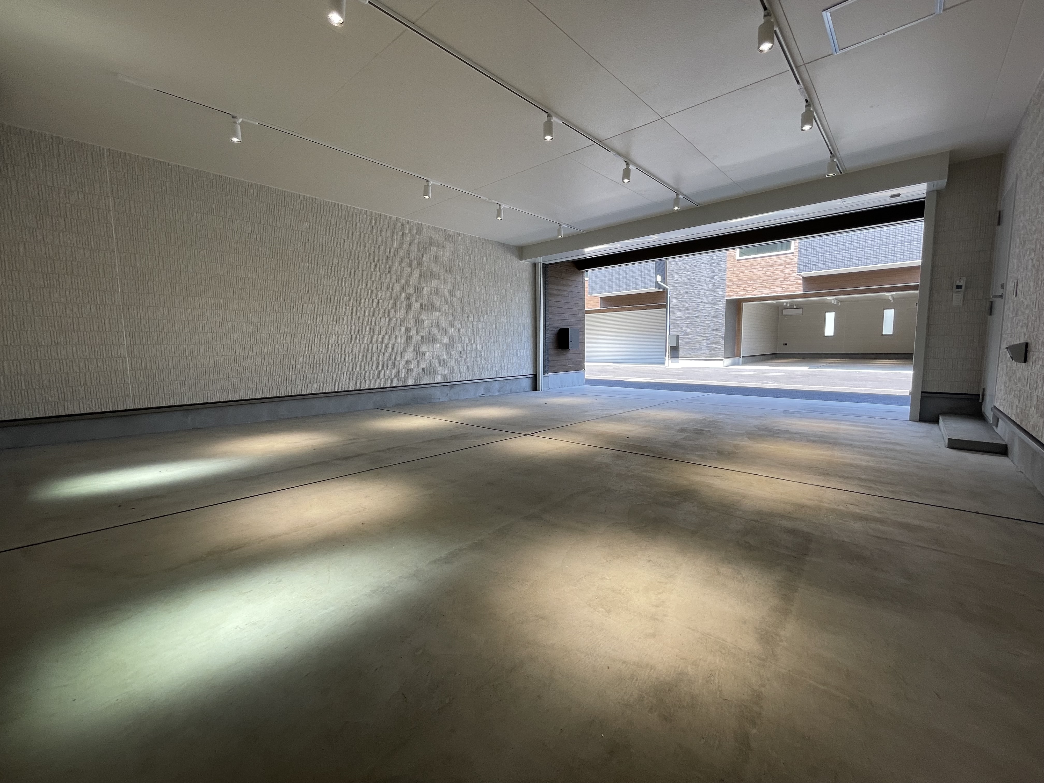 ガレージの奥行はゆとりの6.3ｍ loading=