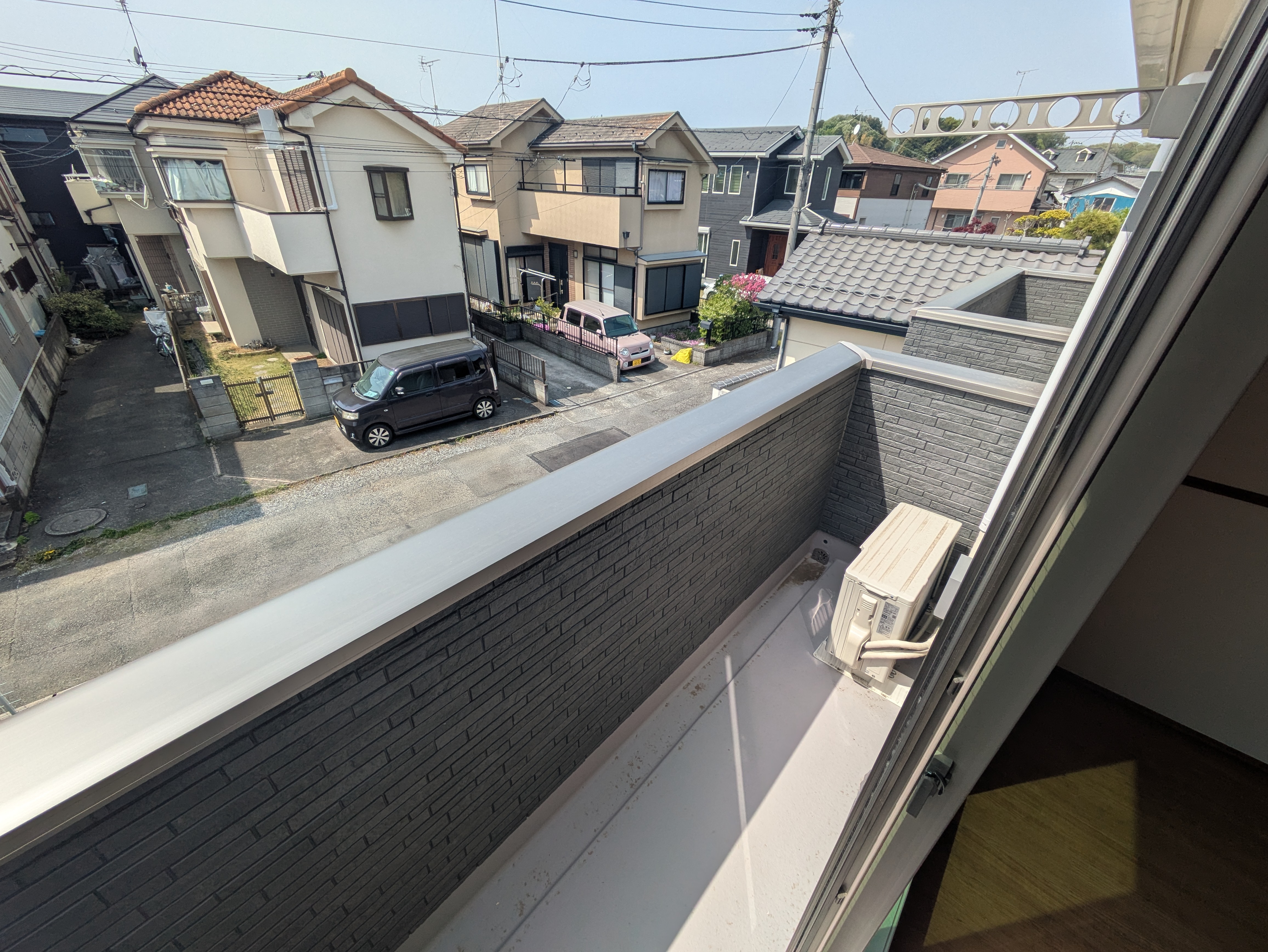 壁面物干しのあるバルコニー loading=