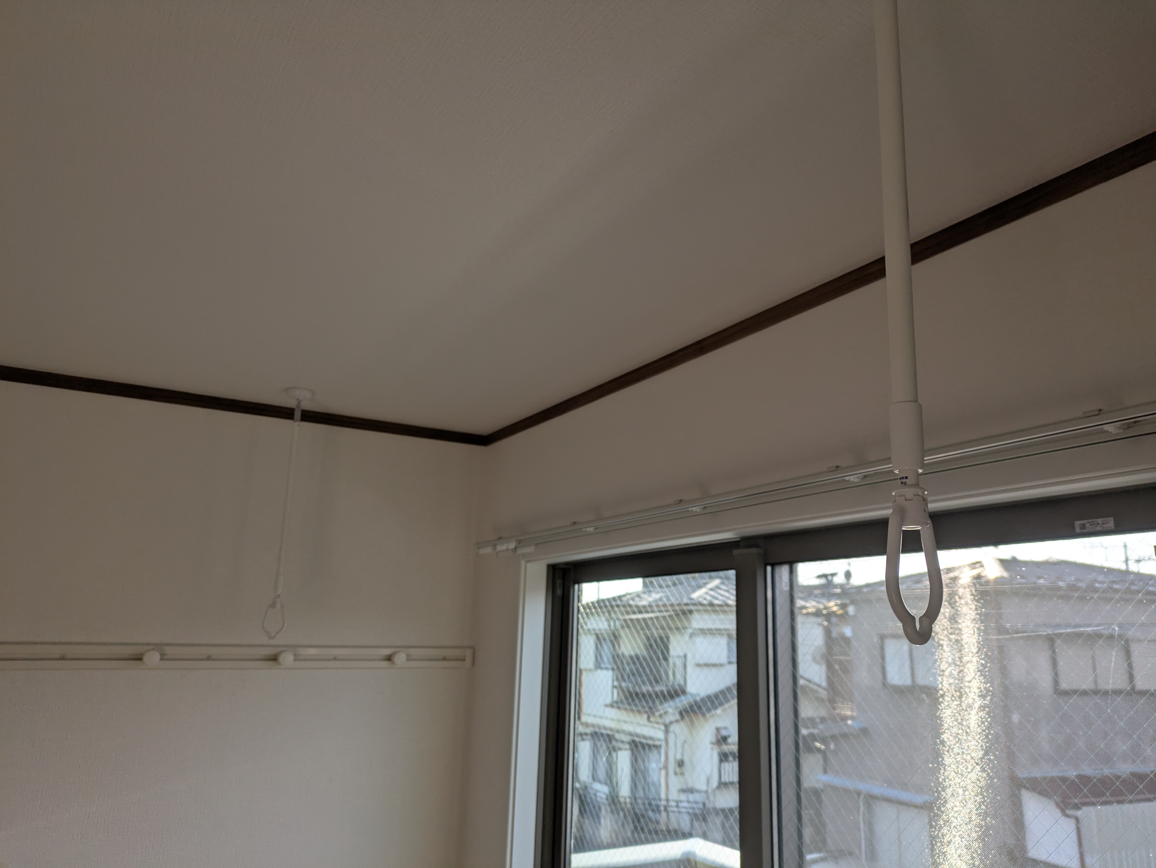 悪天候時だけでなく花粉の季節も大活躍の室内物干し loading=