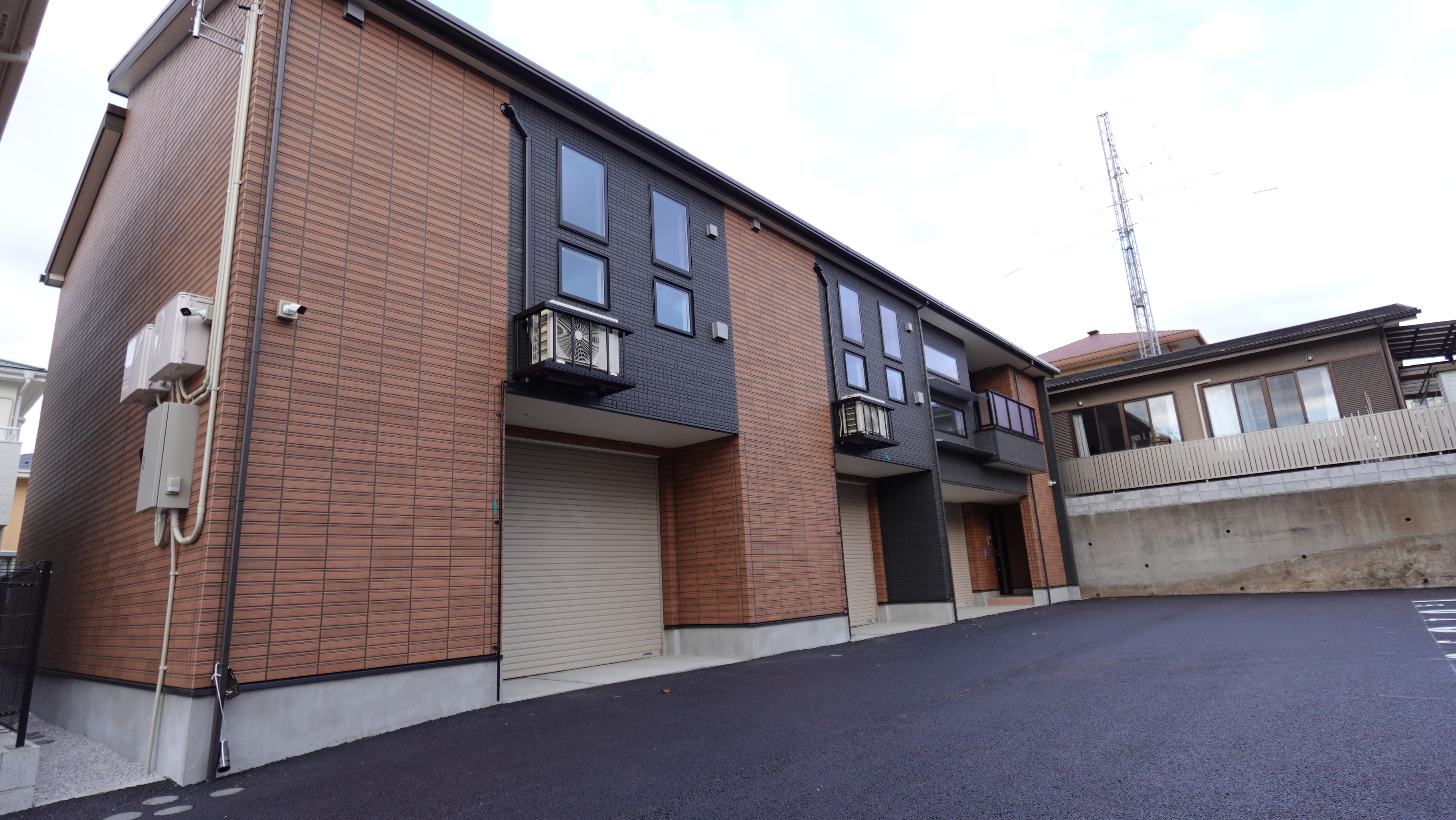 藤沢市のガレージハウス「パインズガレージ」の外観② loading=