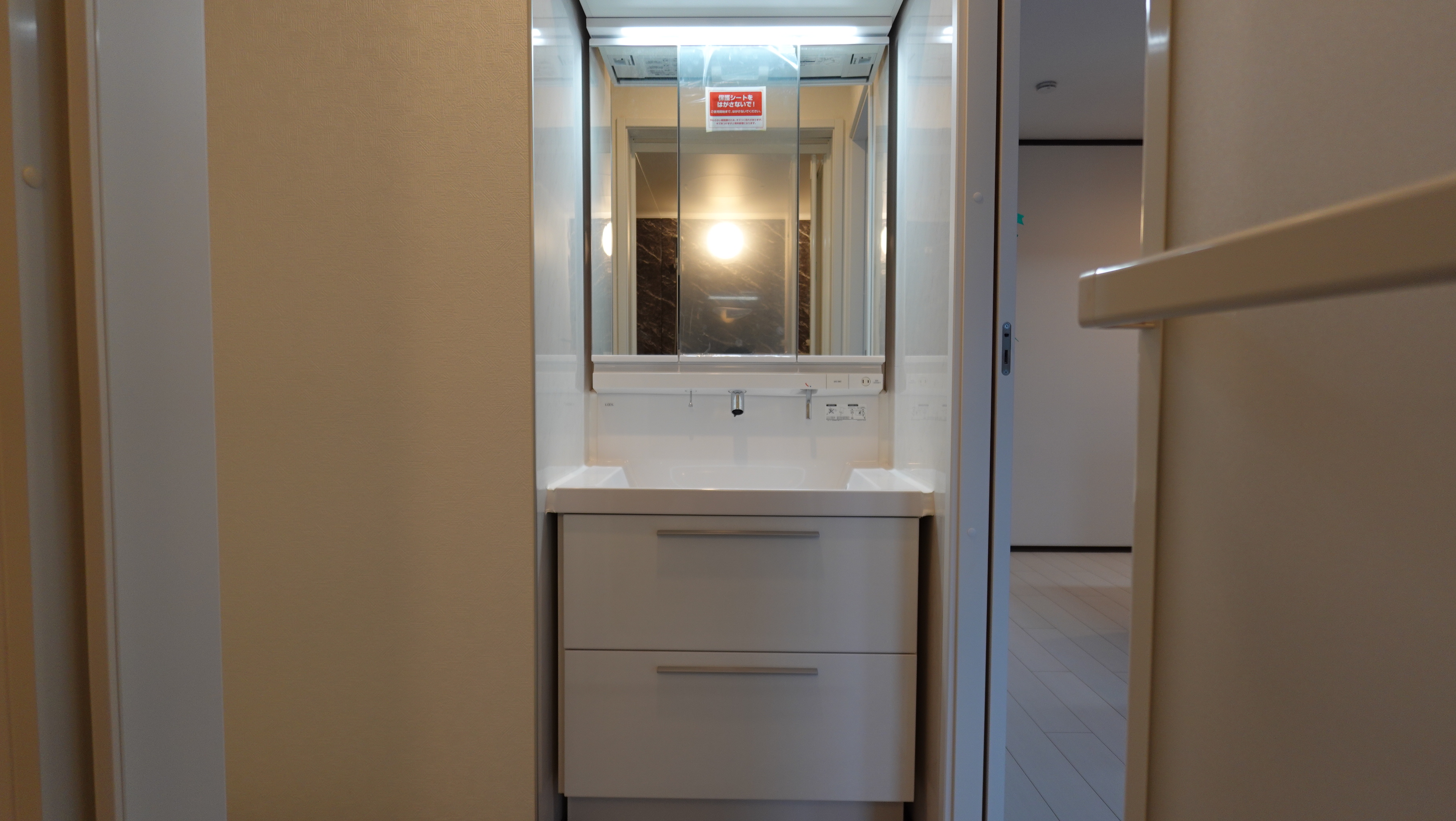 収納豊富な洗面台 loading=