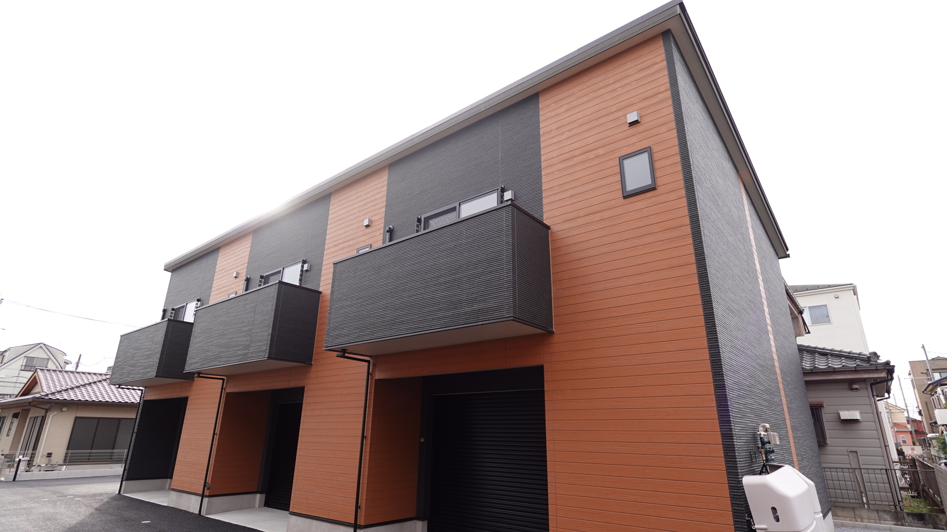 埼玉県越谷市のガレージハウス「赤山BASE」の外観③
 loading=