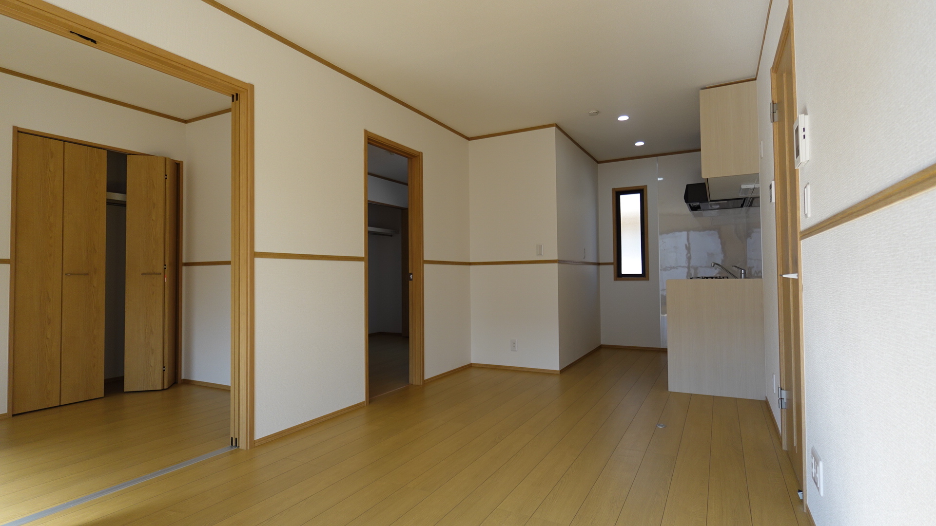 LDKの広さは10.2帖 loading=