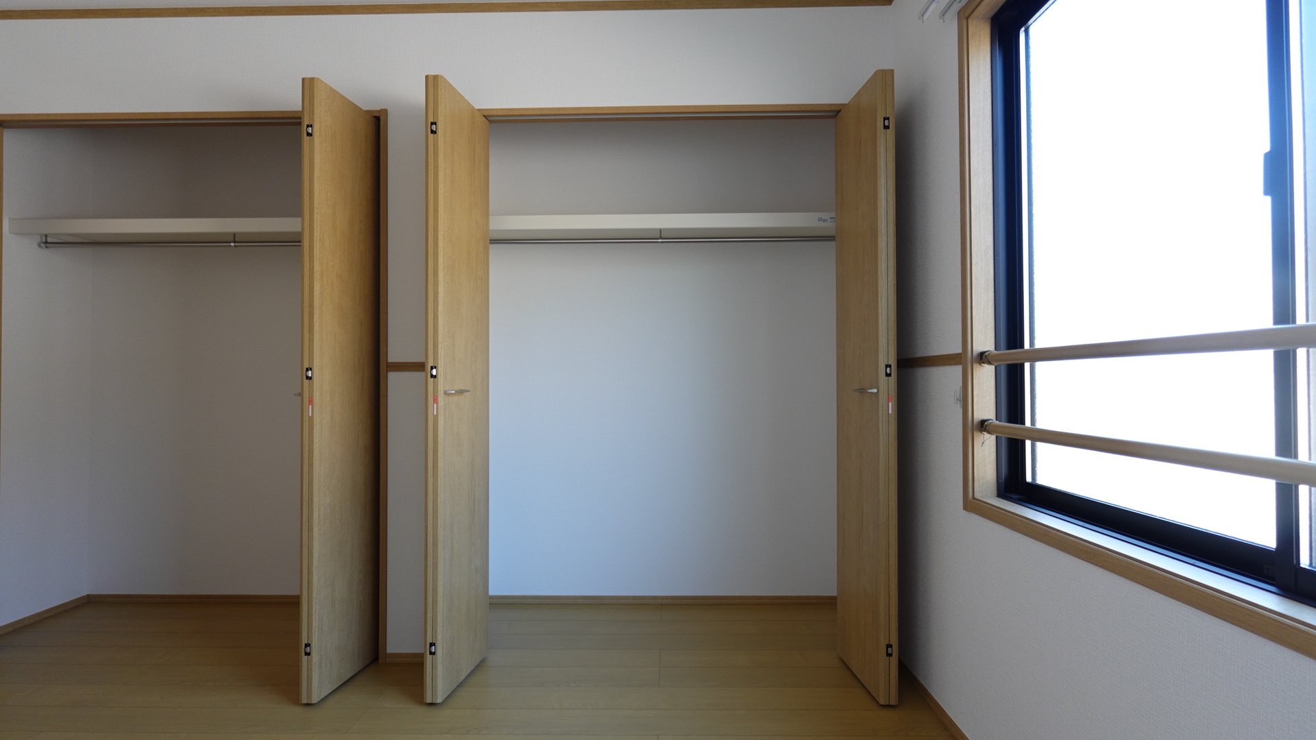 1間（約180cm）の間口の収納スペースが2箇所 loading=