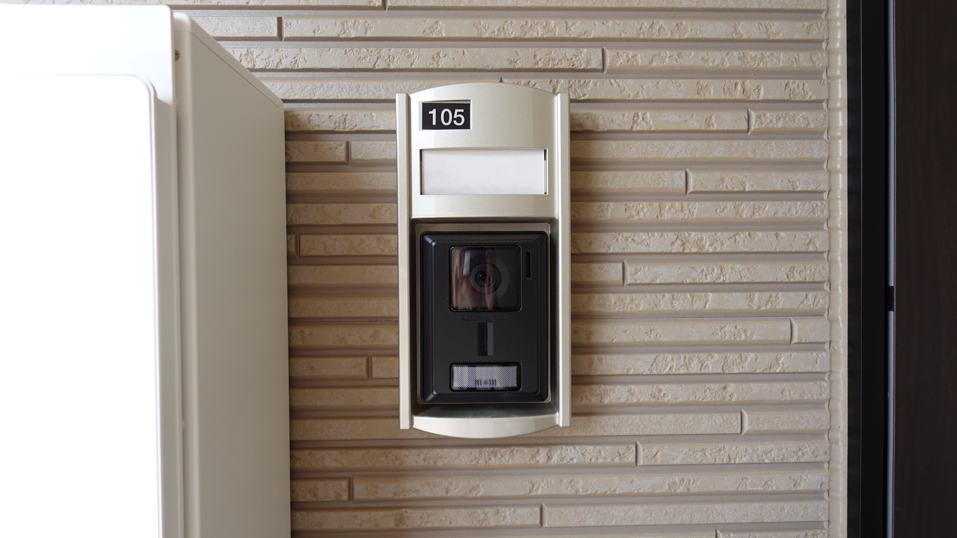 TVモニター付きのインターホンは防犯対策の必需品 loading=