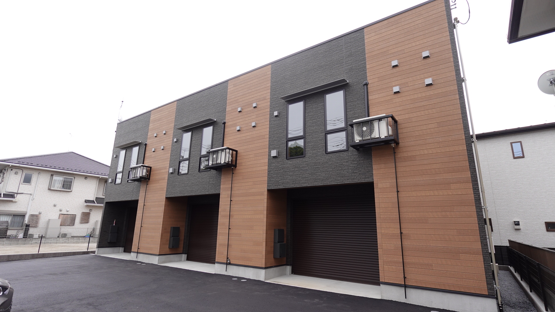 埼玉県さいたま市見沼区のガレージハウス「エクシア七里」の外観② loading=