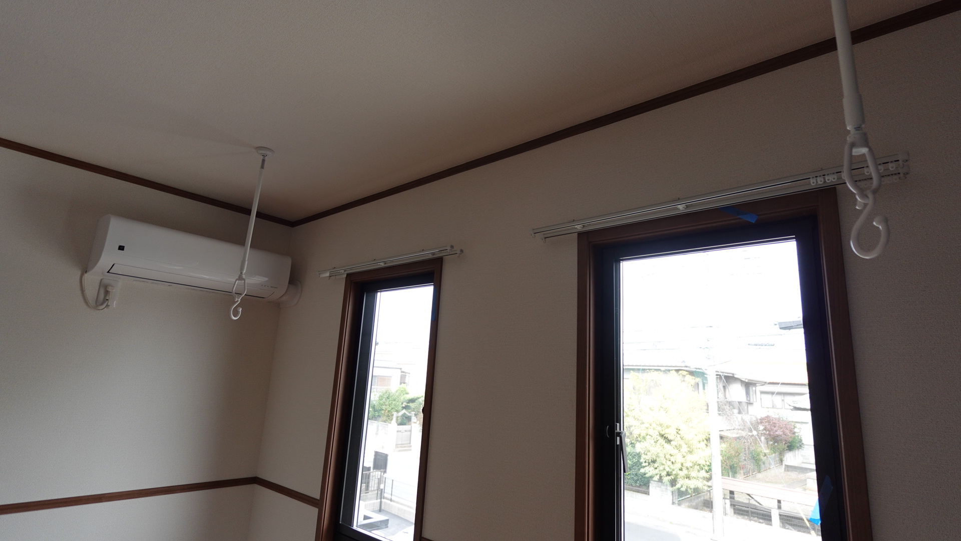 悪天候時だけでなく花粉の季節も大活躍の室内物干し loading=