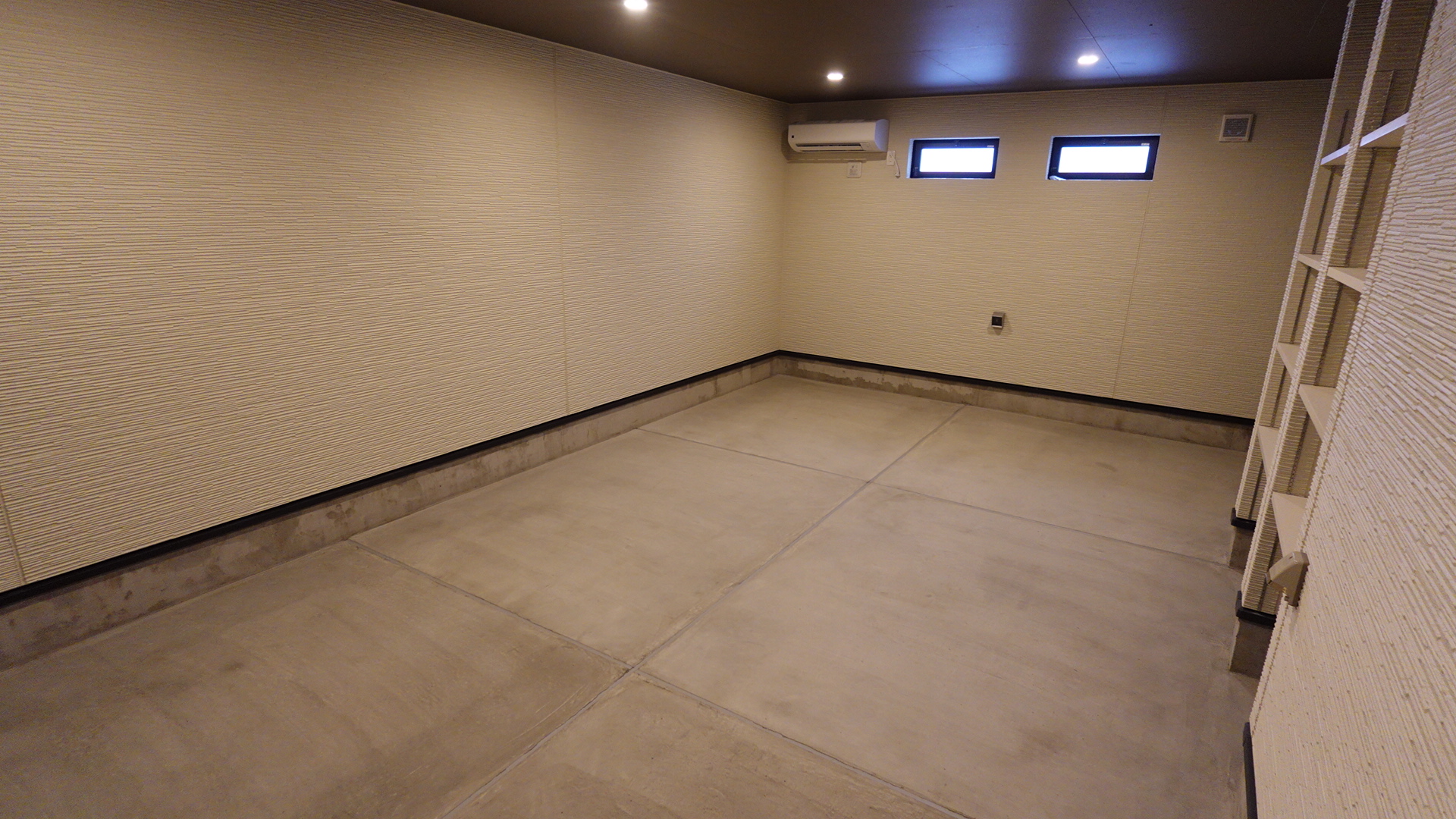 奥行6.6mのガレージスペース loading=