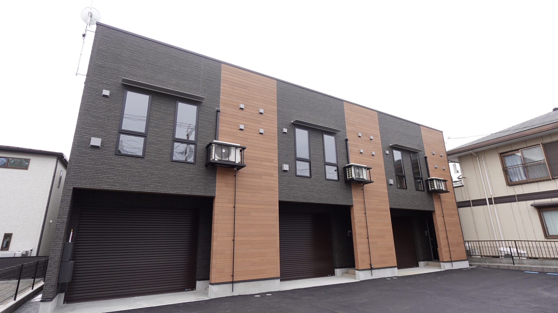 埼玉県さいたま市見沼区のガレージハウス「エクシア七里」の外観③ loading=