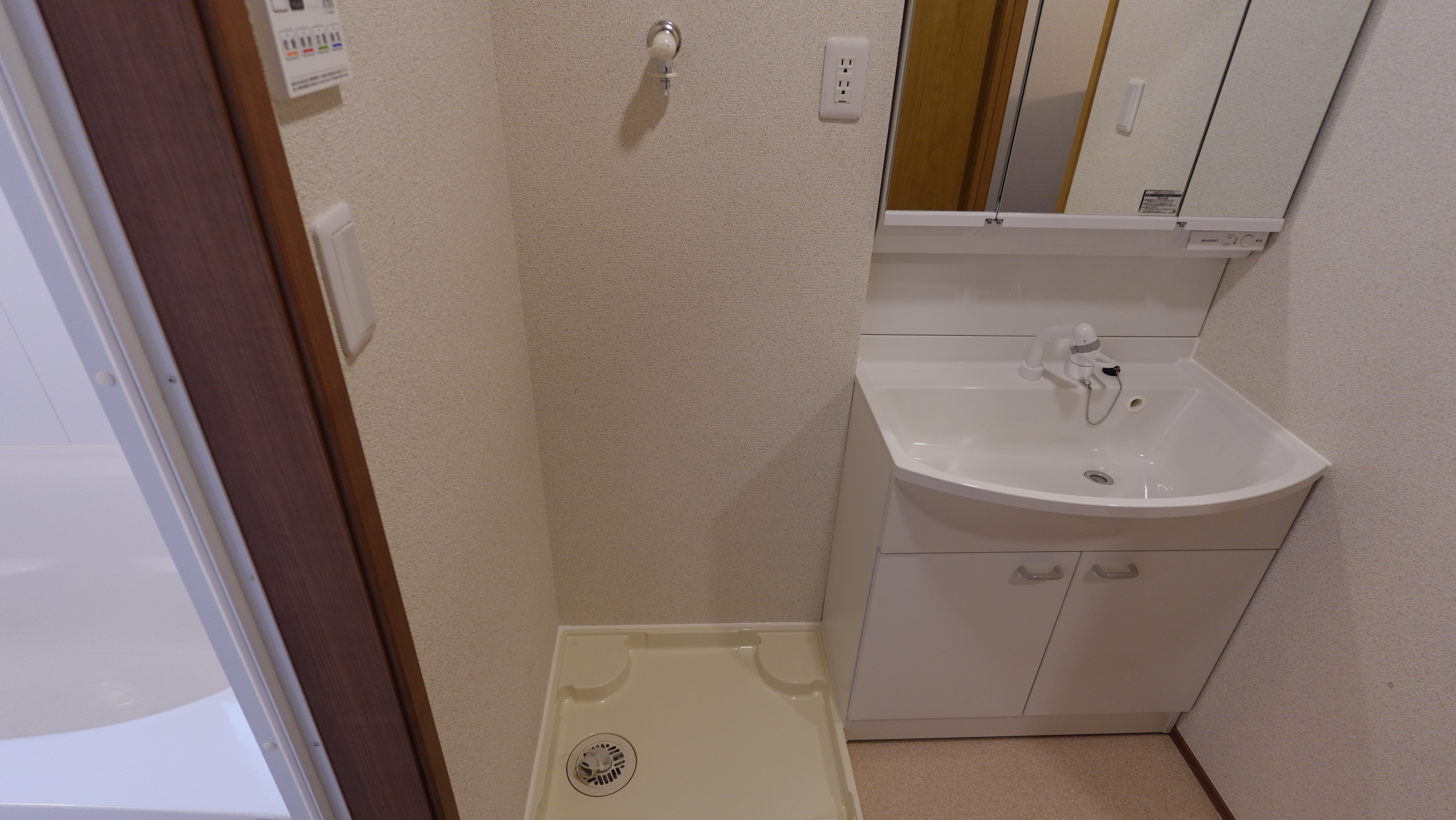 収納豊富な洗面化粧台 loading=