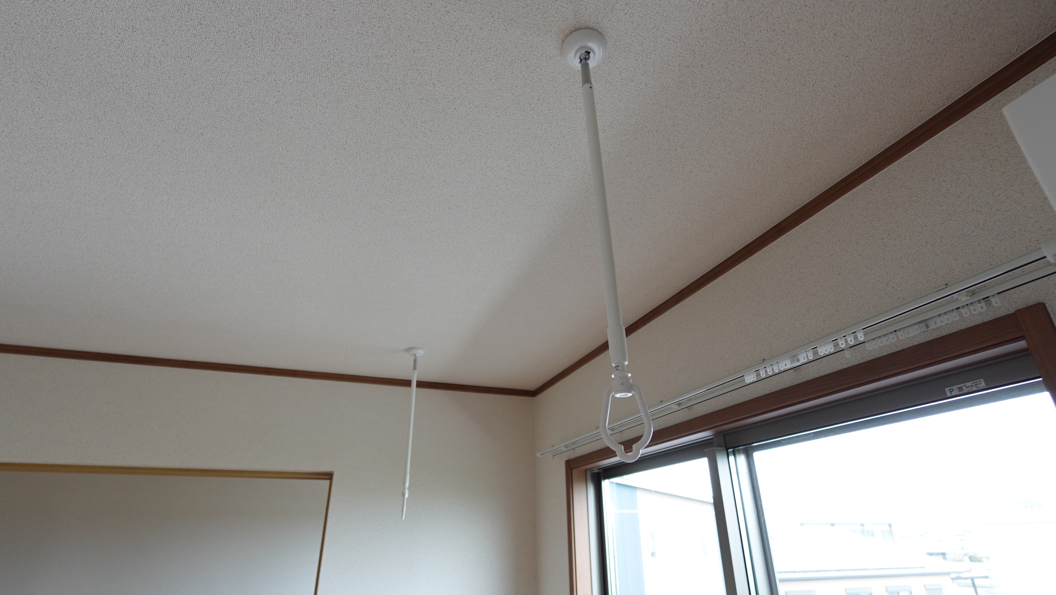 悪天候時だけでなく花粉の季節も大活躍の室内物干し loading=