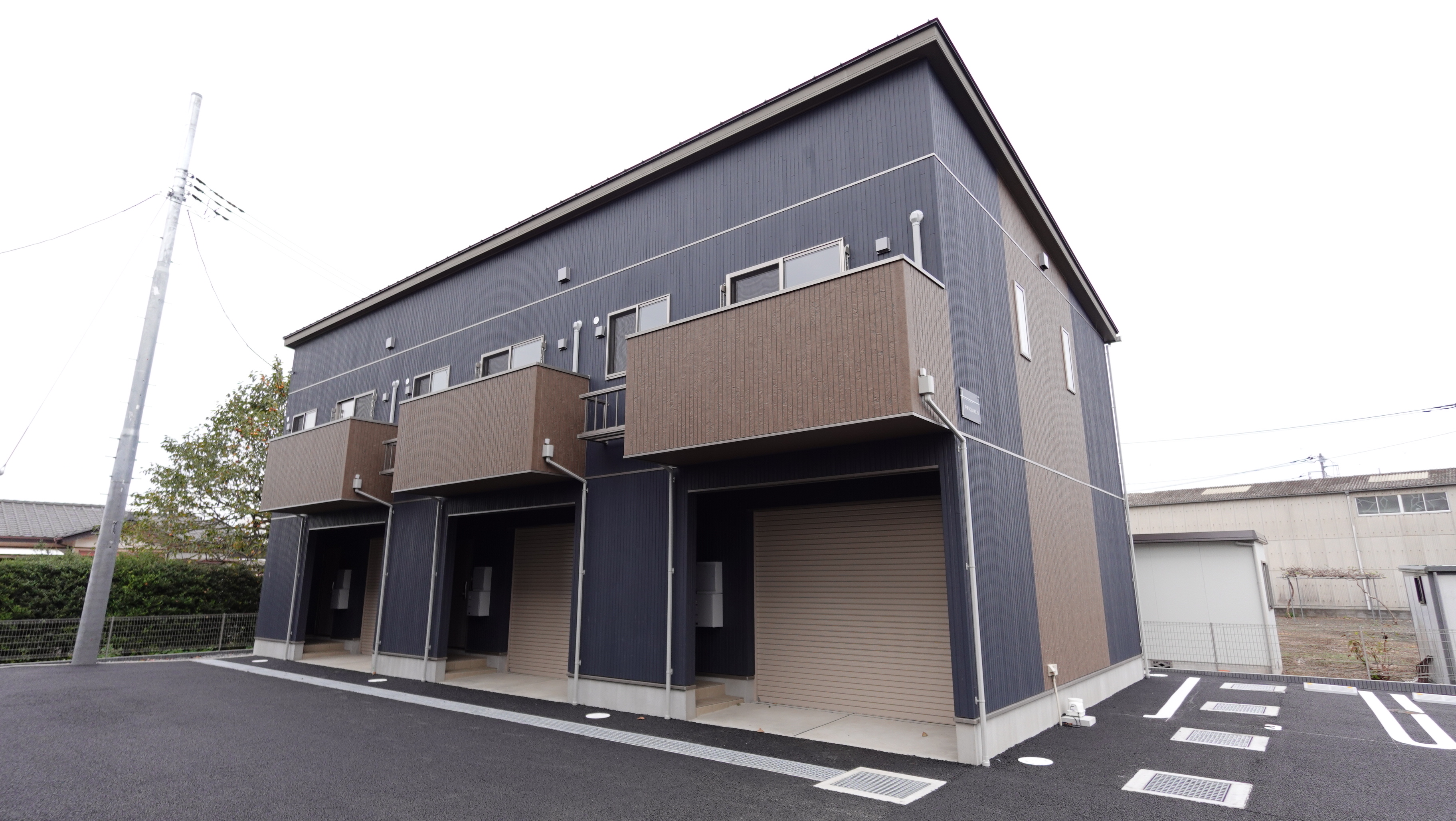 茨城県水戸市のガレージハウス「平須スクエア」の外観⑤ loading=