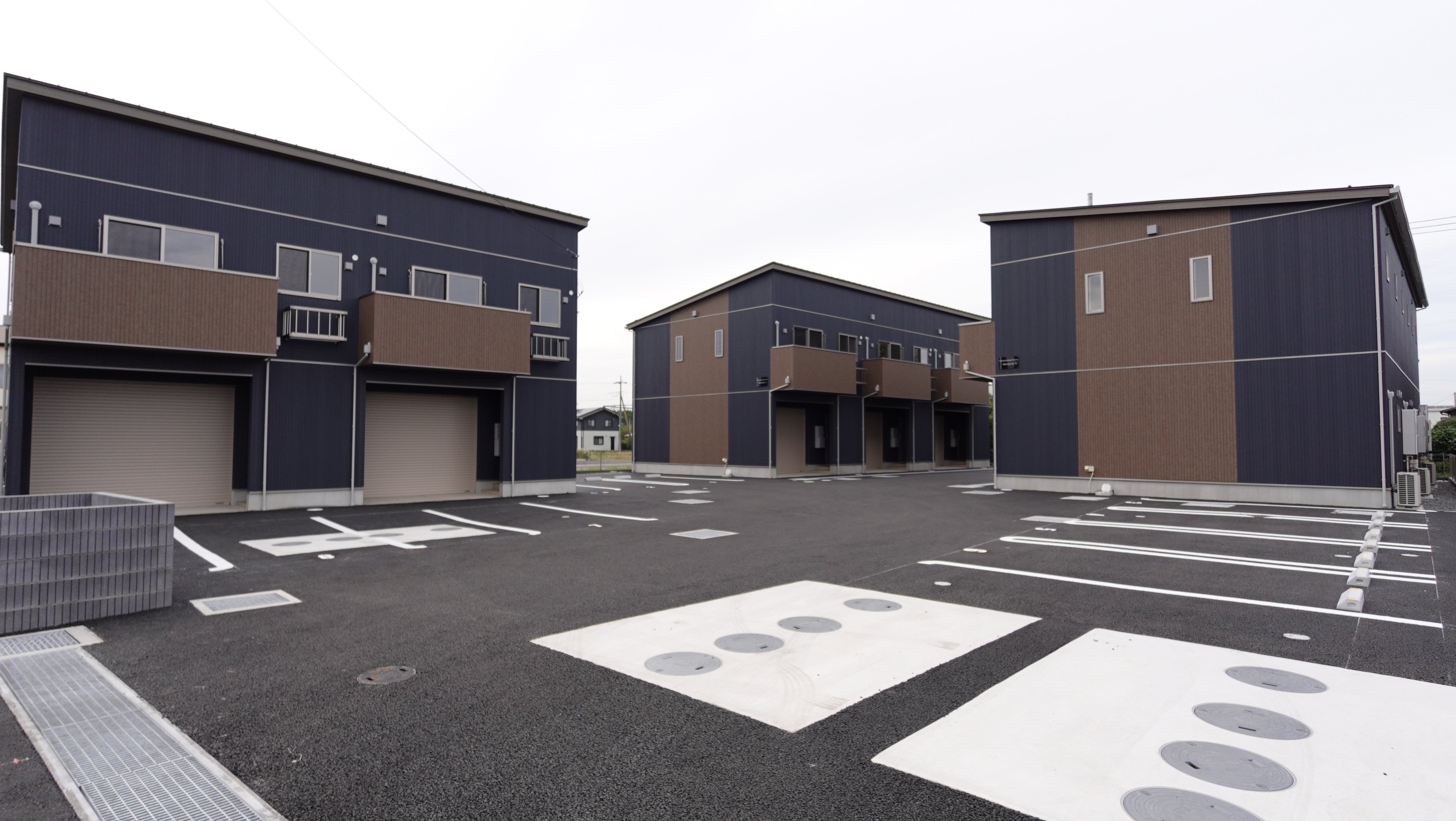 茨城県水戸市のガレージハウス「平須スクエア」の外観⑥ loading=