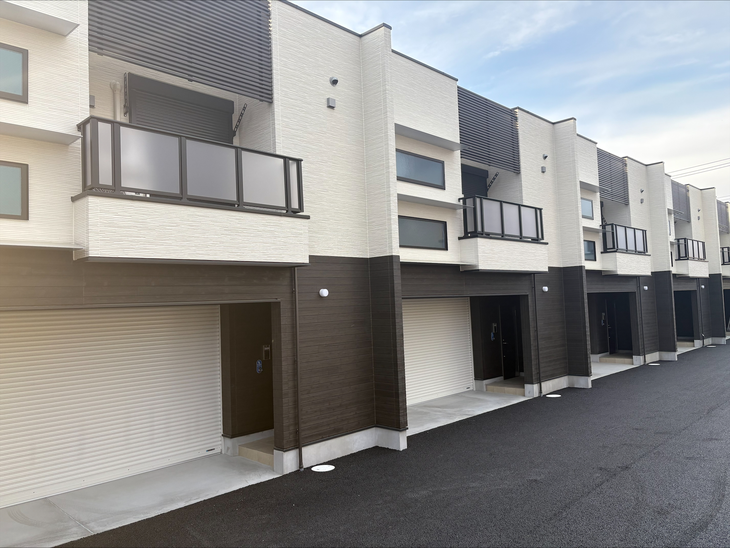 八王子のガレージハウス「GARAGE 上中野」の外観② loading=